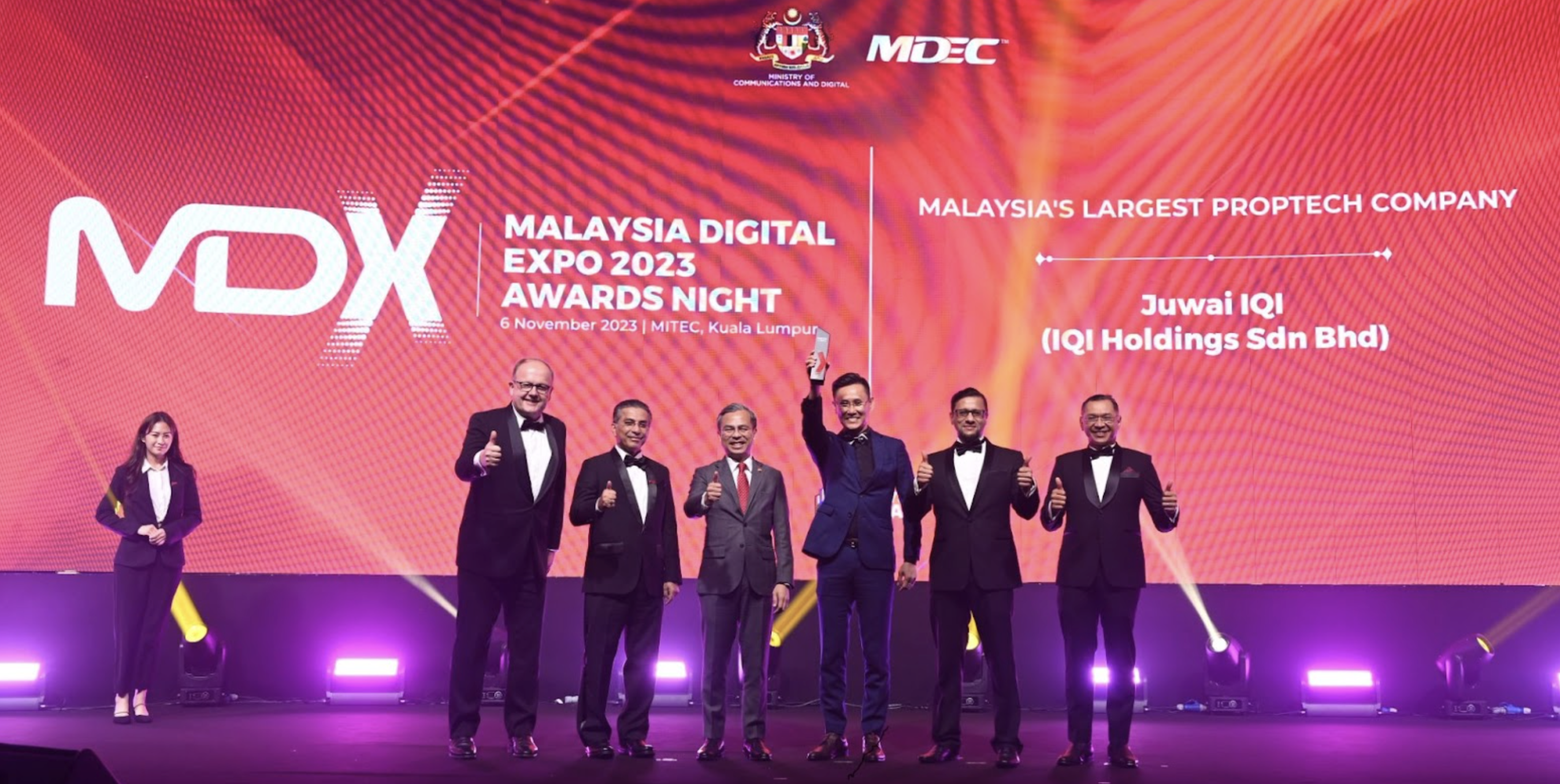 Juwai IQI's senior leadership team proudly accepted the award for Malaysia's Largest Proptech company at the glamorous Malaysia Digital Expo 2023 Awards Night from Minister of Communications Fahmi Fadzil